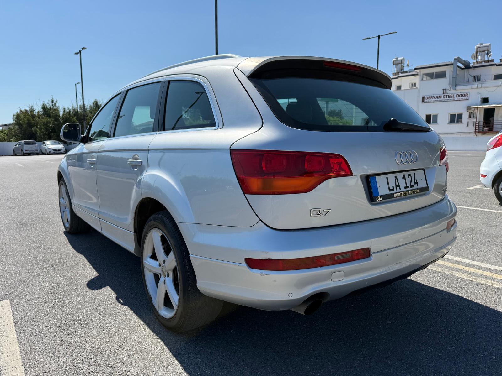 AUDI Q7 S-LINE