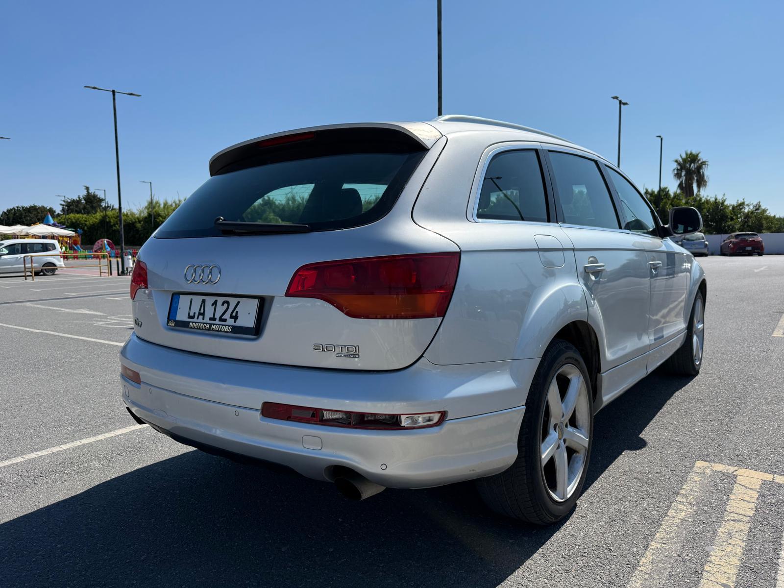AUDI Q7 S-LINE