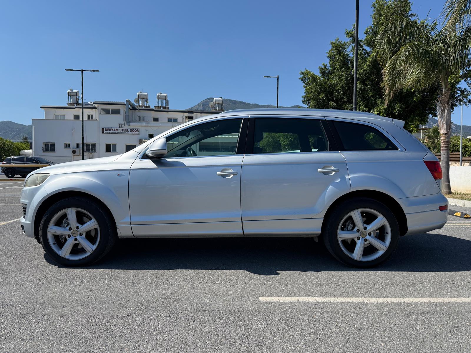 AUDI Q7 S-LINE