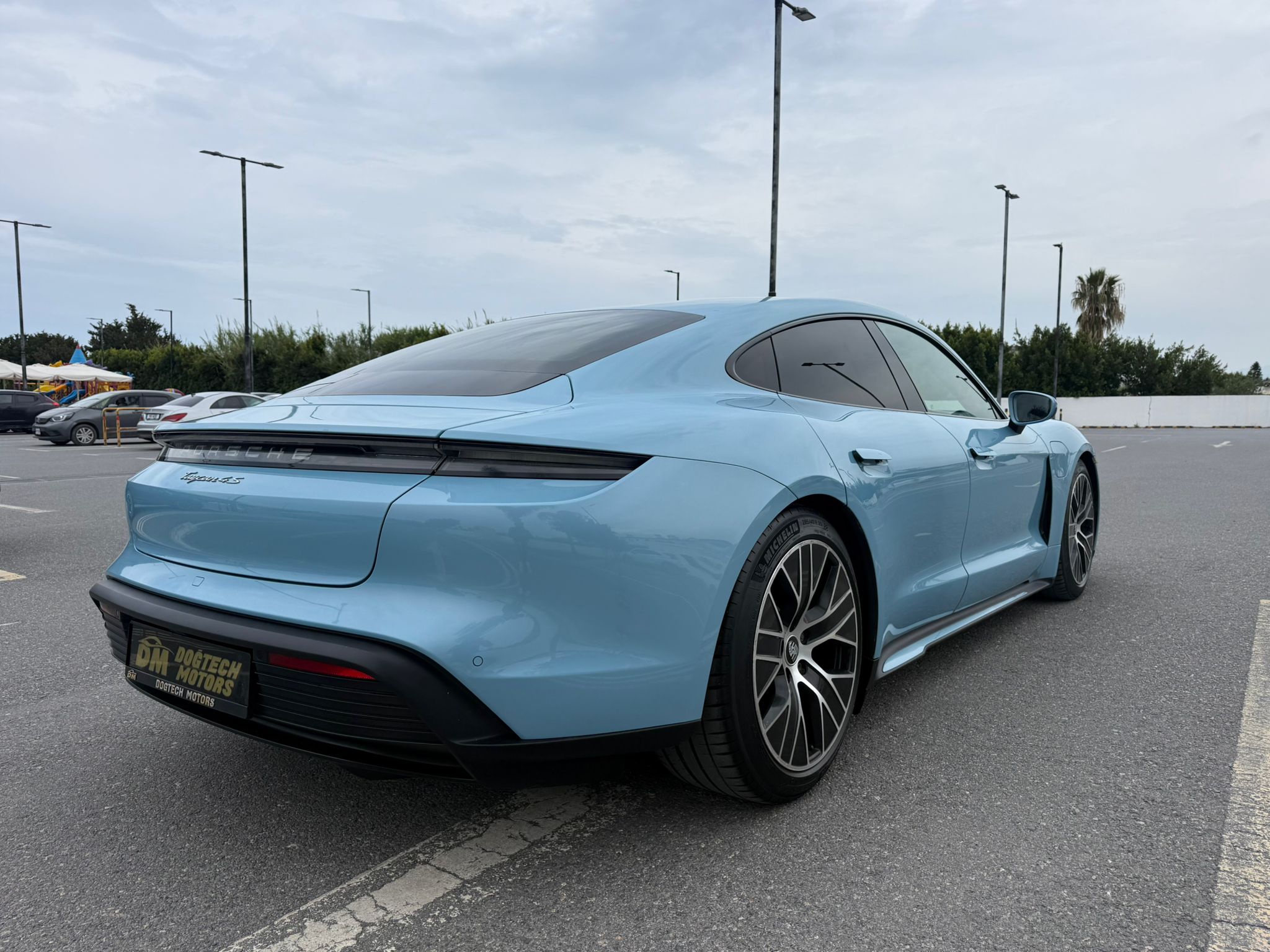 PORSCHE TAYCAN 4S