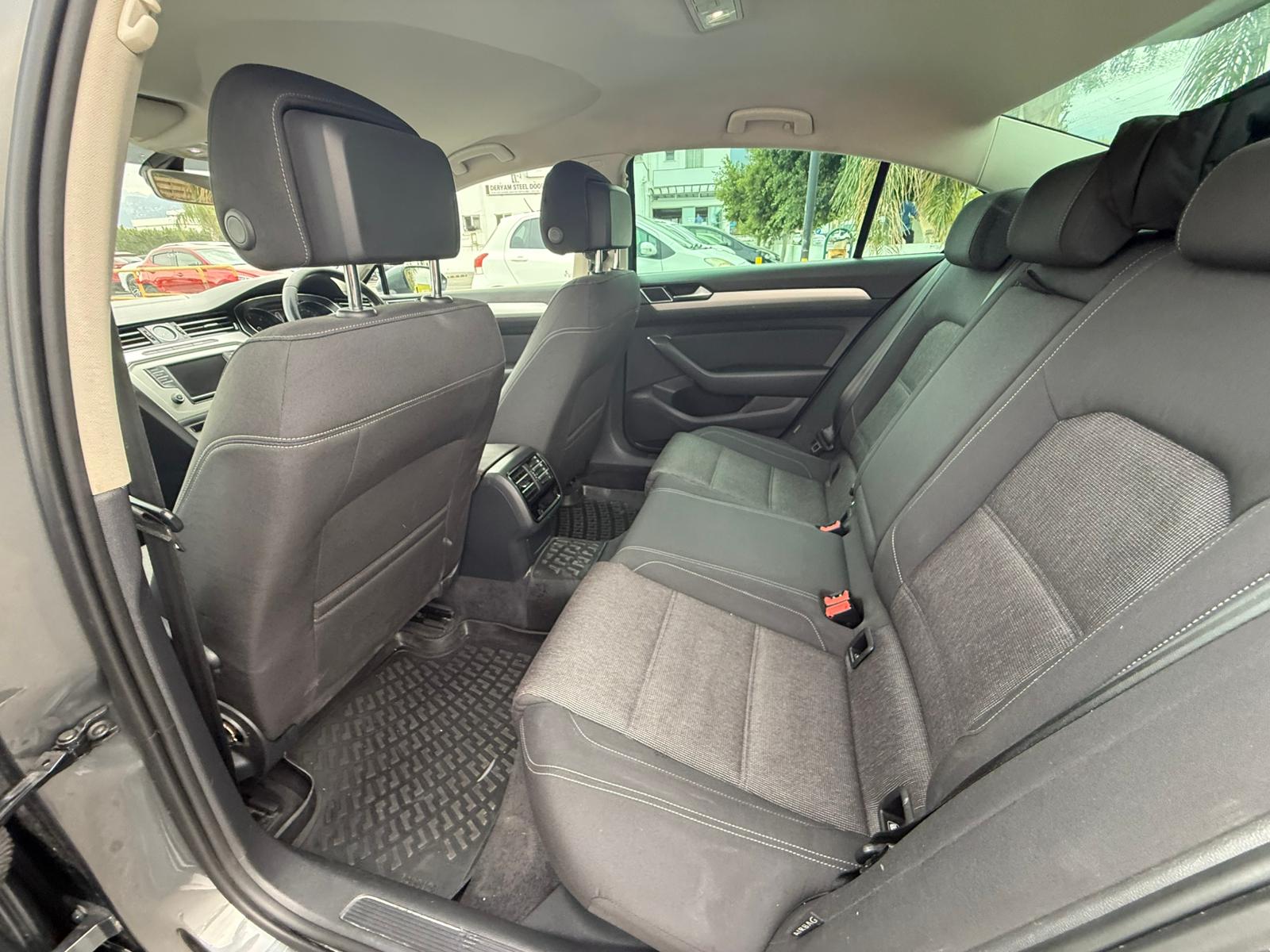 VOLKSWAGEN PASSAT