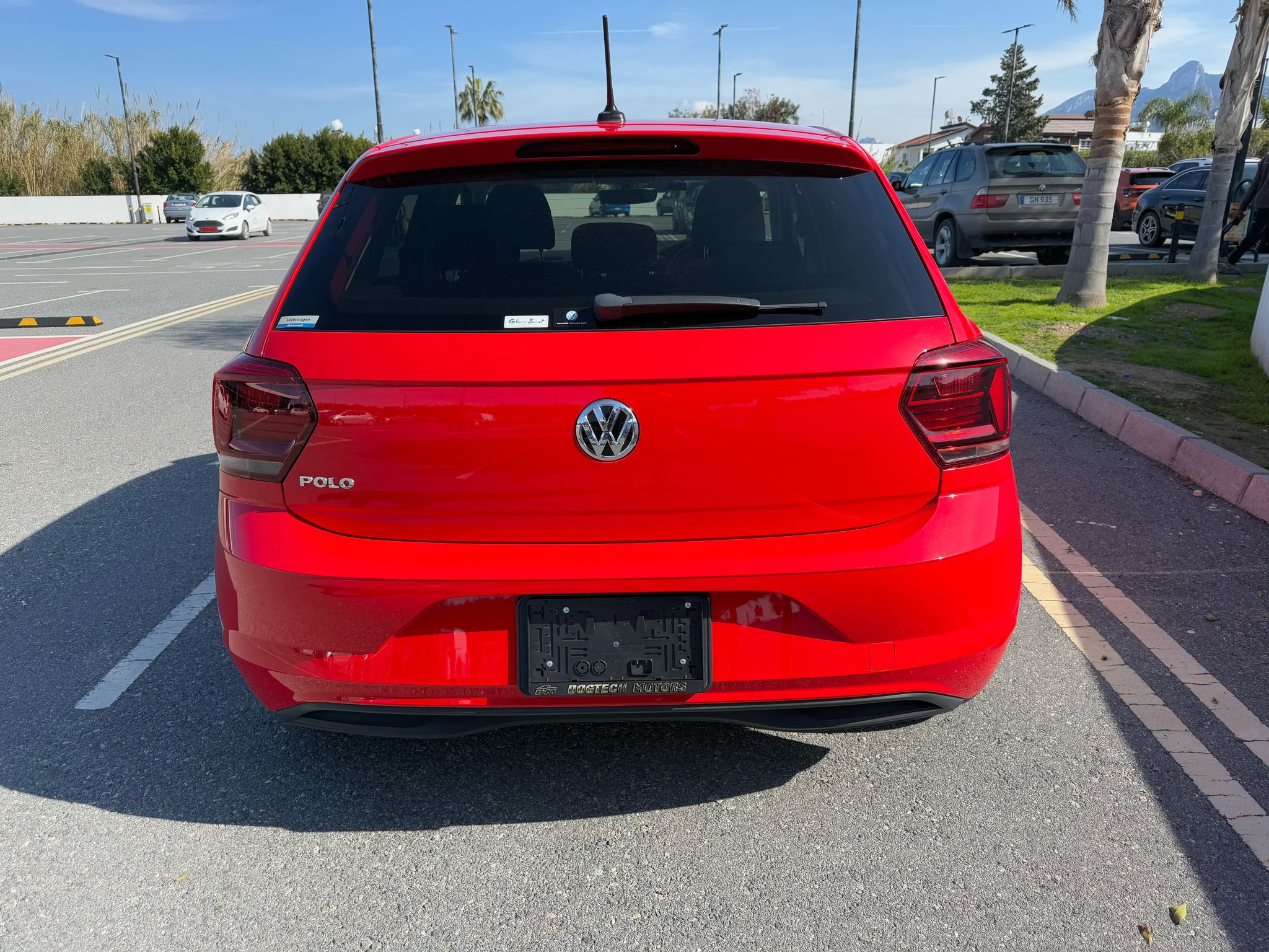 VOLKSWAGEN POLO
