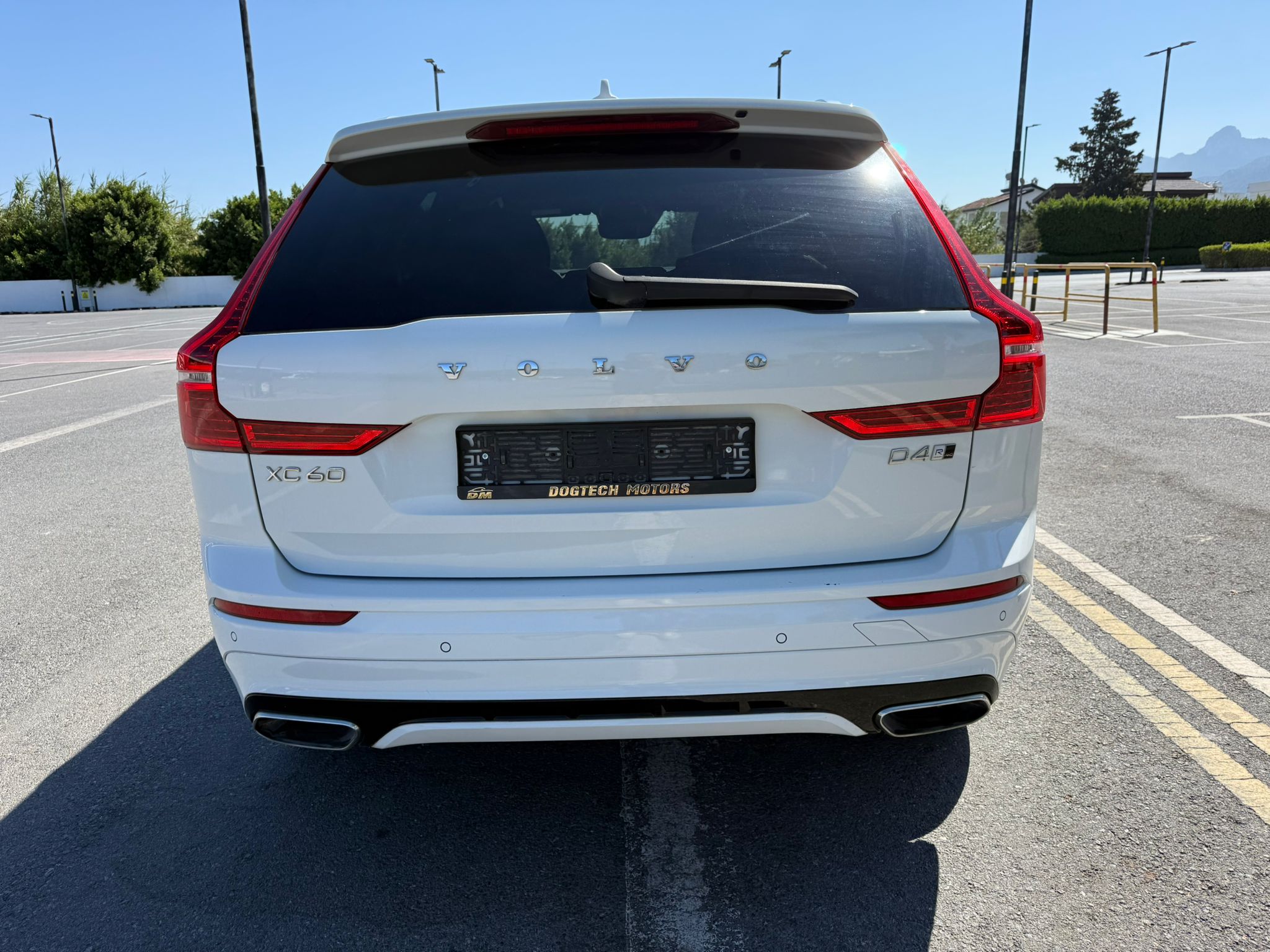 VOLVO XC 60 R-DESIGN